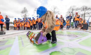 Toename bezwaarprocedures vertraagt woningbouw. Dit gaat over de Start bouw Earnewâld.